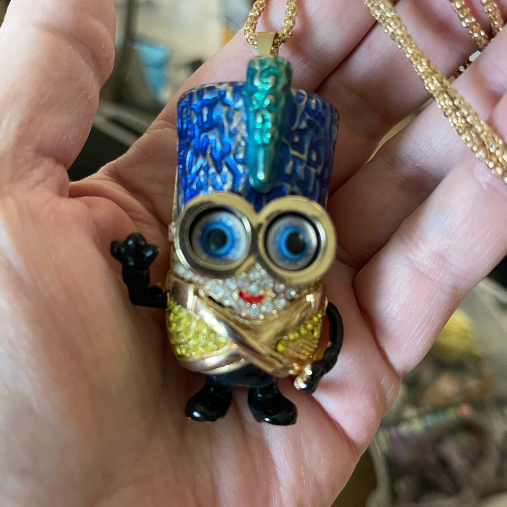 New Minion with blue hat,Big glasses and movable arms.Rhinestones adorn pendant